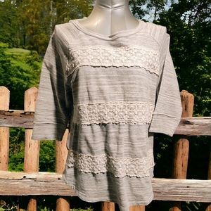 M.I.N.N.E. | Light Gray Shirt, 3/4 Sleeves & Crochet Lace Design | GUC ✨ size L